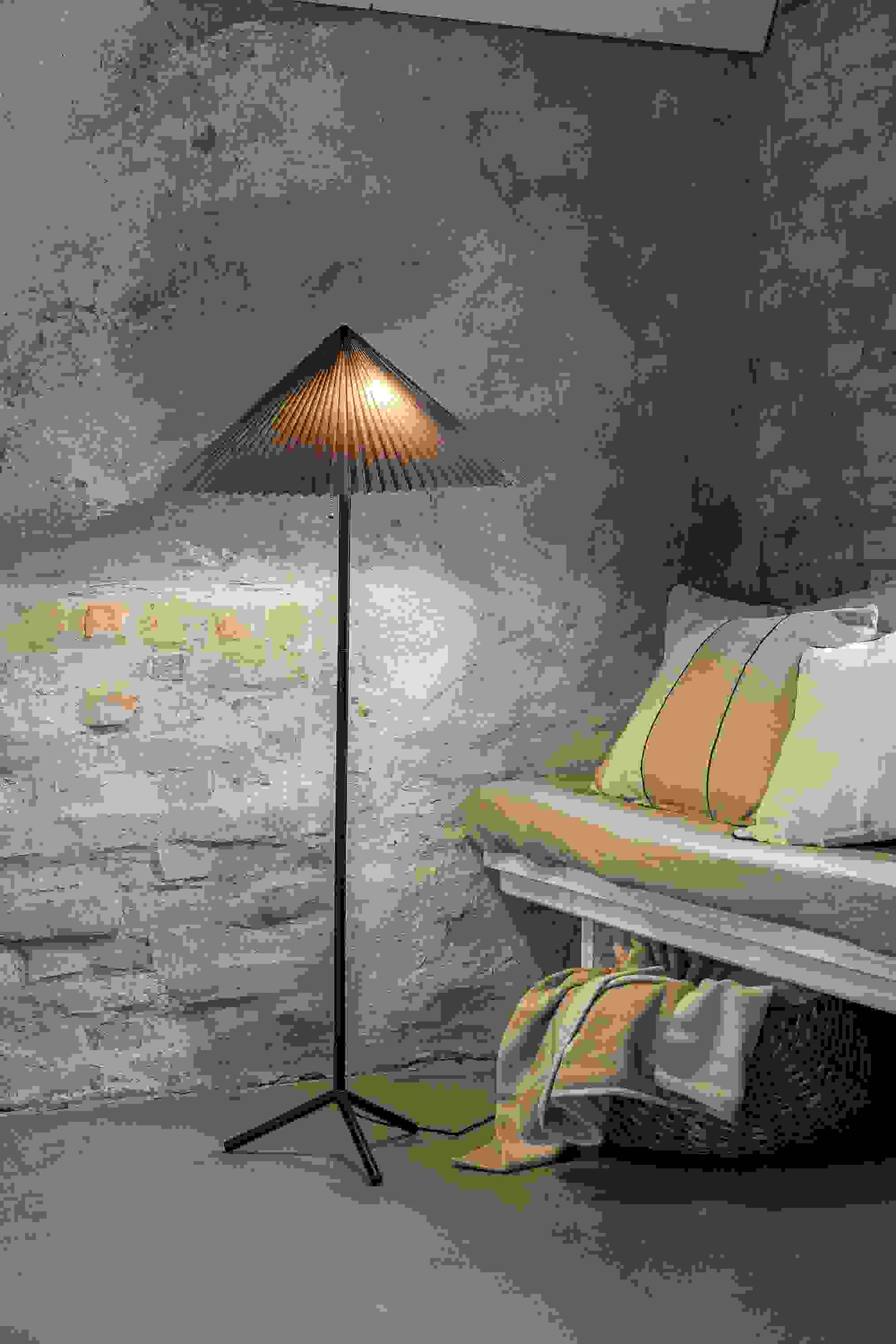 Plisado - Floor lamp Grey/Black